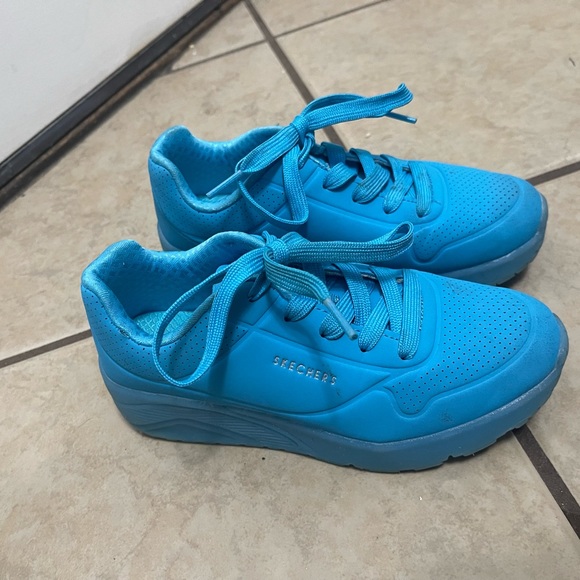 Girl sketchers sneakers. - Picture 3 of 4